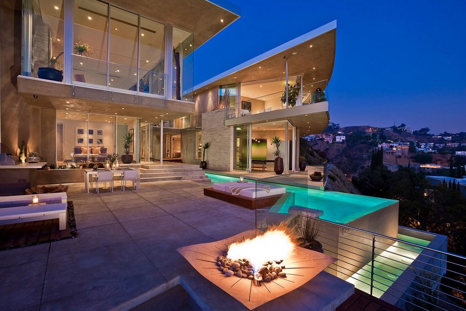 Contemporary Residence in Los Angeles, California 01