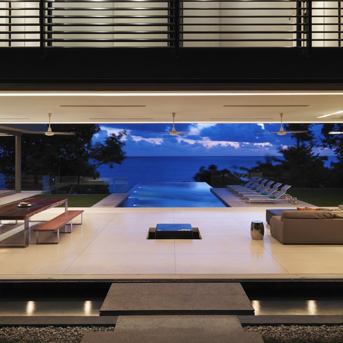 Living with infinity pool