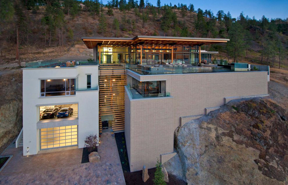 Architect David Tyrell designed this gorgeous contemporary house in Kelowna, British Columbia, Canada.