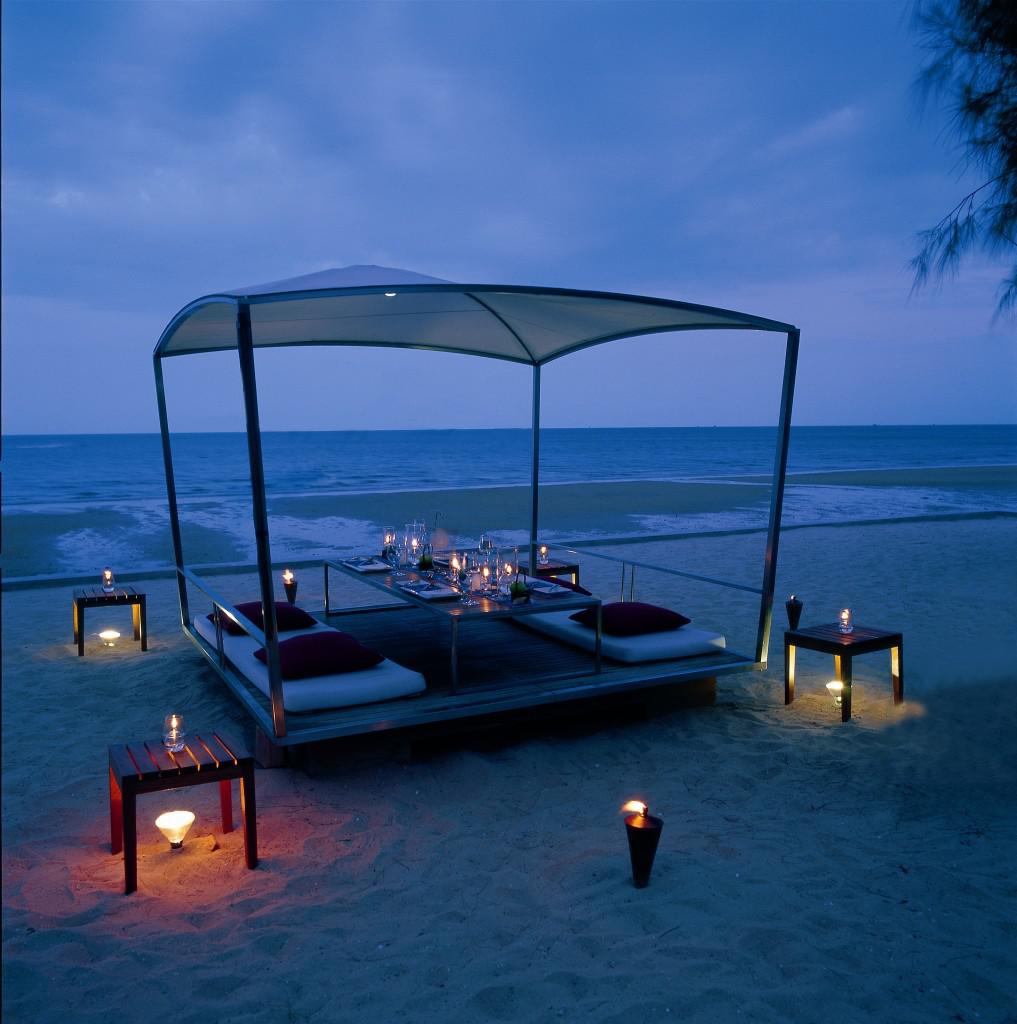 Have a dinner in front of the sea in Alila hotels Reort, Thailand