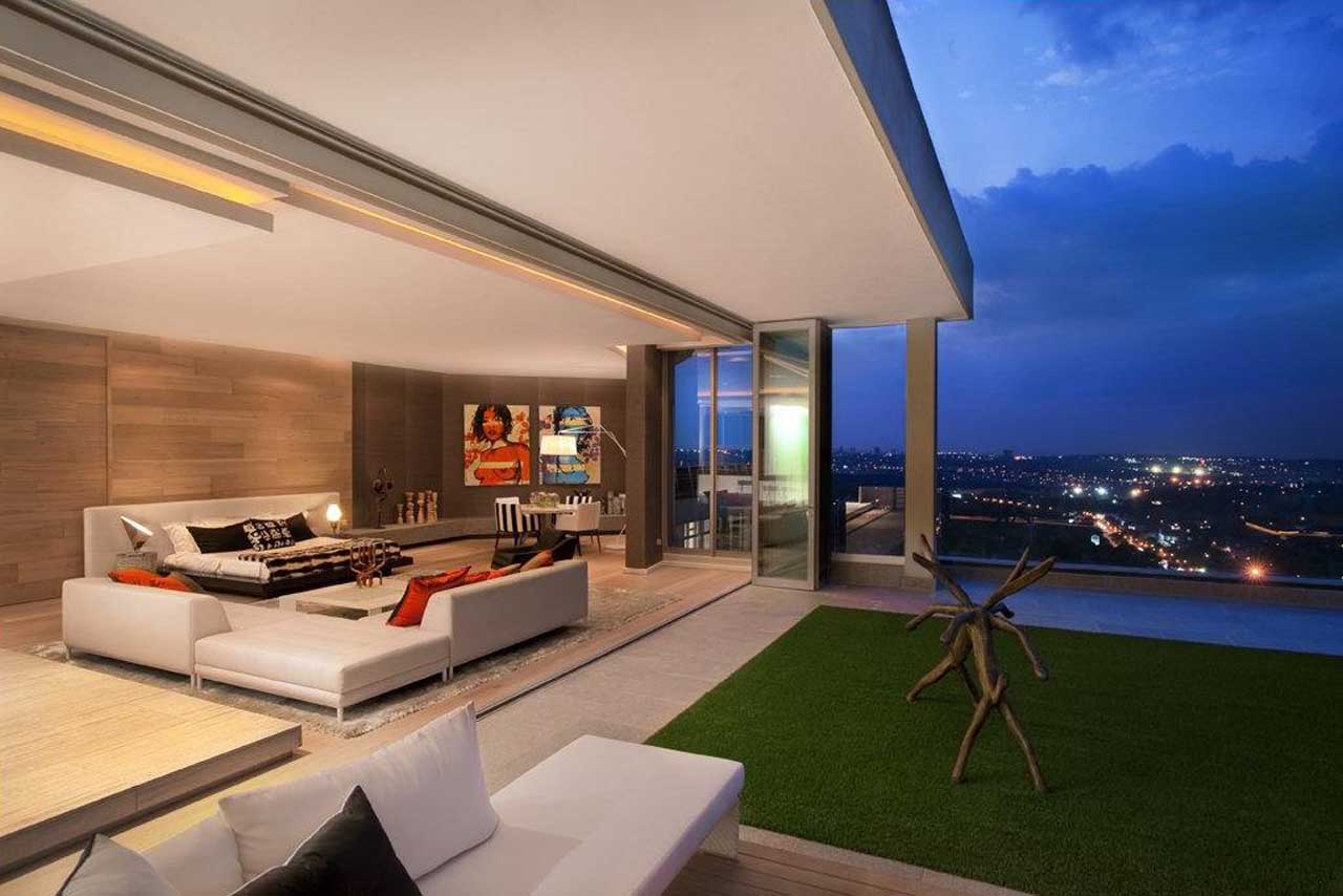 Living Room and Outdoor Garden with City View by Saota and Okha Interiors.