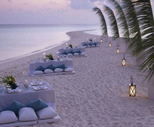 have a wonderful dinner with spectacular views in front of the sea