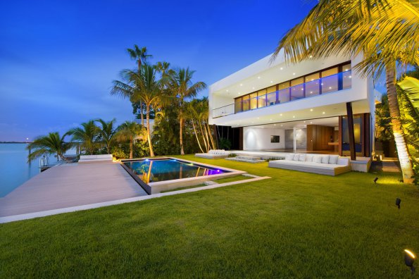miami-beach-residence-by-luis-bosch