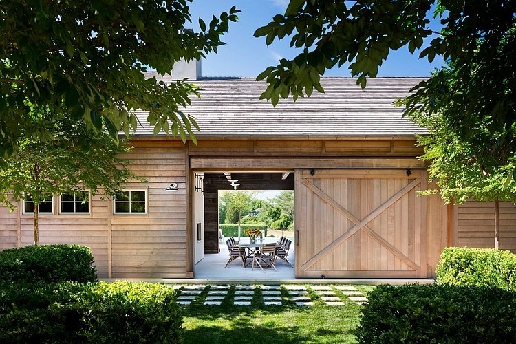 Hamptons Modern Barn by John Hummel & Associates 04