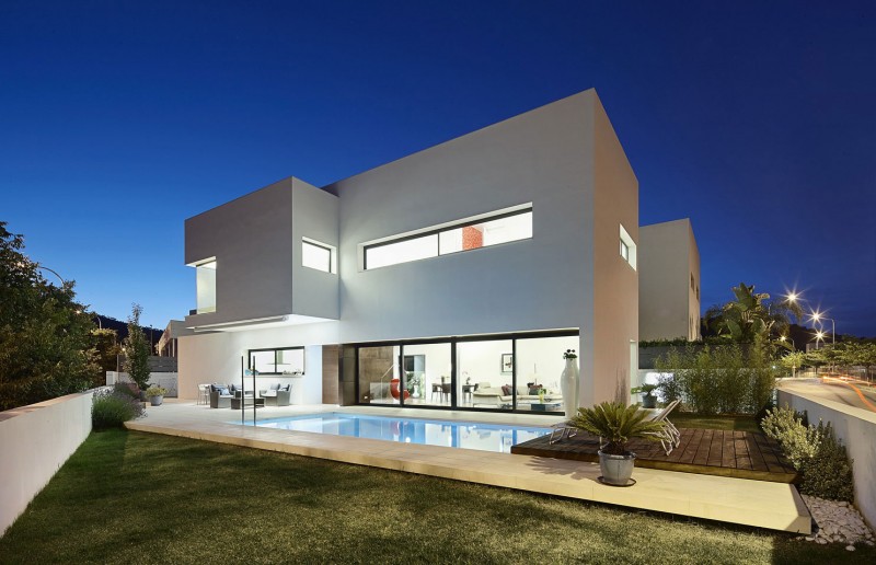 212 House by Alfonso Reina 10