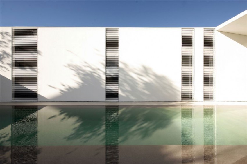 Jesolo Lido Pool Villa by JM Architecture 17