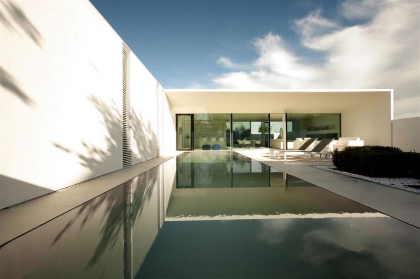 Jesolo Lido Pool Villa by JM Architecture 19