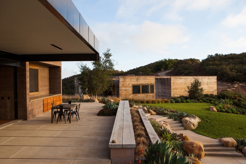 Toro Canyon House by Bestor Architecture 02