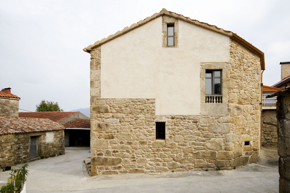 House Rehabilitation by Dom Arquitectura 08