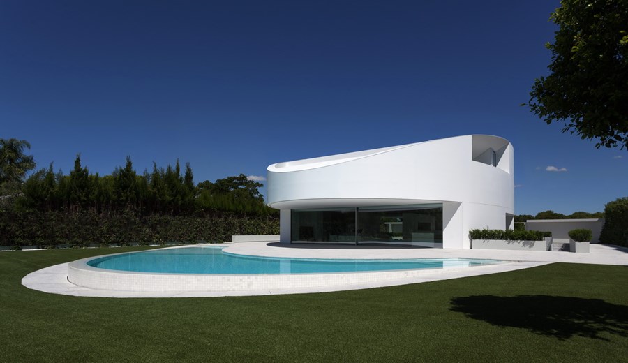 Balint House by Fran Silvestre Arquitectos 01