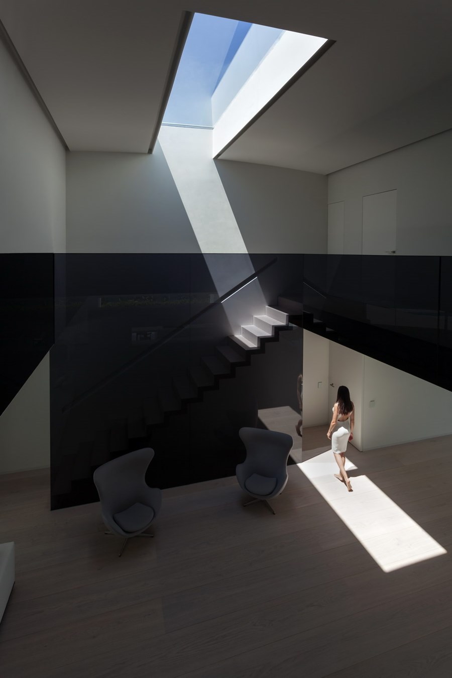 Balint House by Fran Silvestre Arquitectos 17