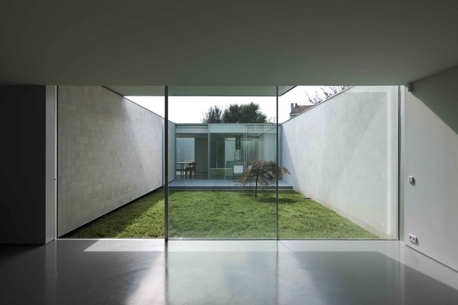 House Ricardo Pinto by Correia Ragazzi Arquitectos 02