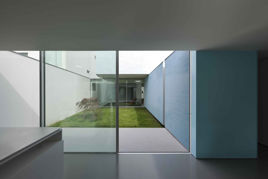 House Ricardo Pinto by Correia Ragazzi Arquitectos 04