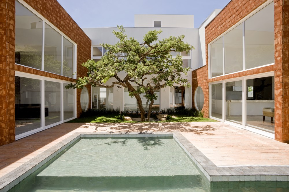 Taquari House by Ney Lima Architect 01