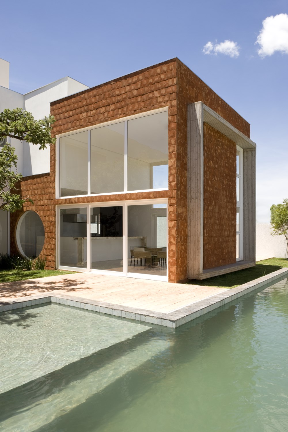Taquari House by Ney Lima Architect 05