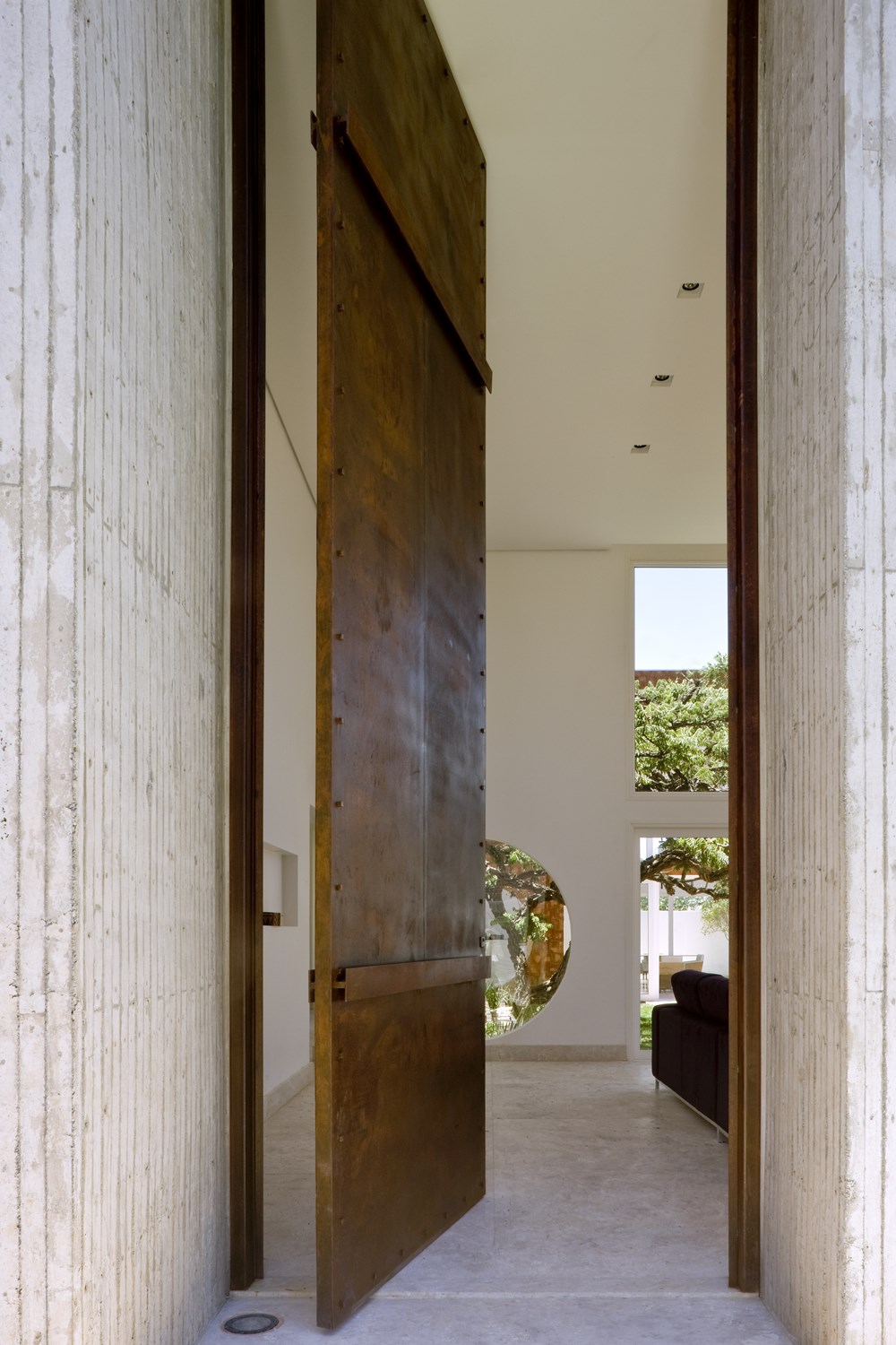 Taquari House by Ney Lima Architect 07
