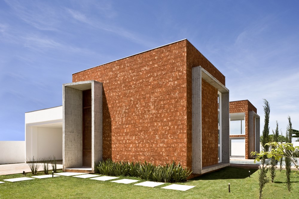 Taquari House by Ney Lima Architect 11