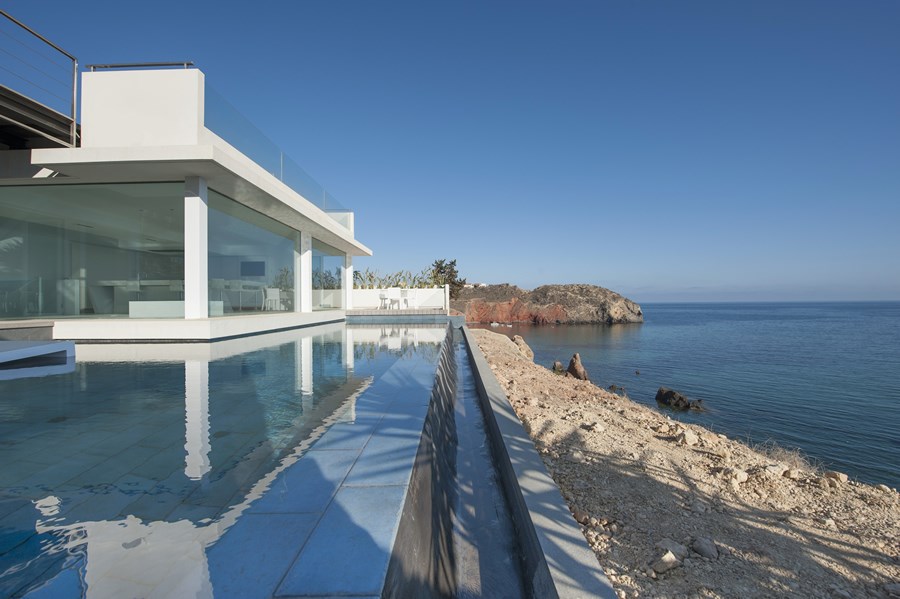 Recovery of a residence on the sea by MUHER 02
