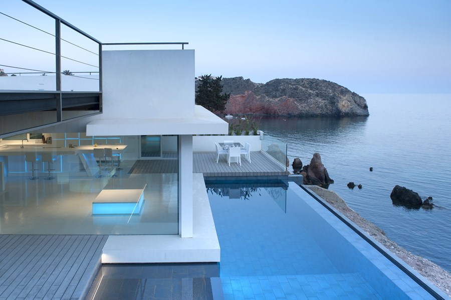 Recovery of a residence on the sea by MUHER 08