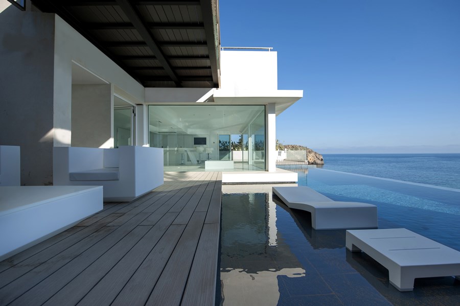 Recovery of a residence on the sea by MUHER 17