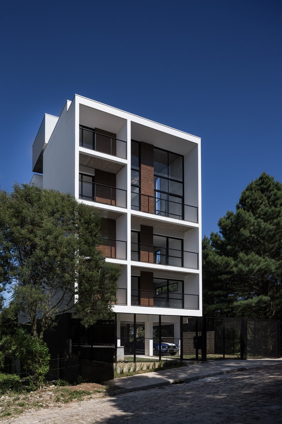Quattro Apartment Building by Luciano Lerner Basso 17