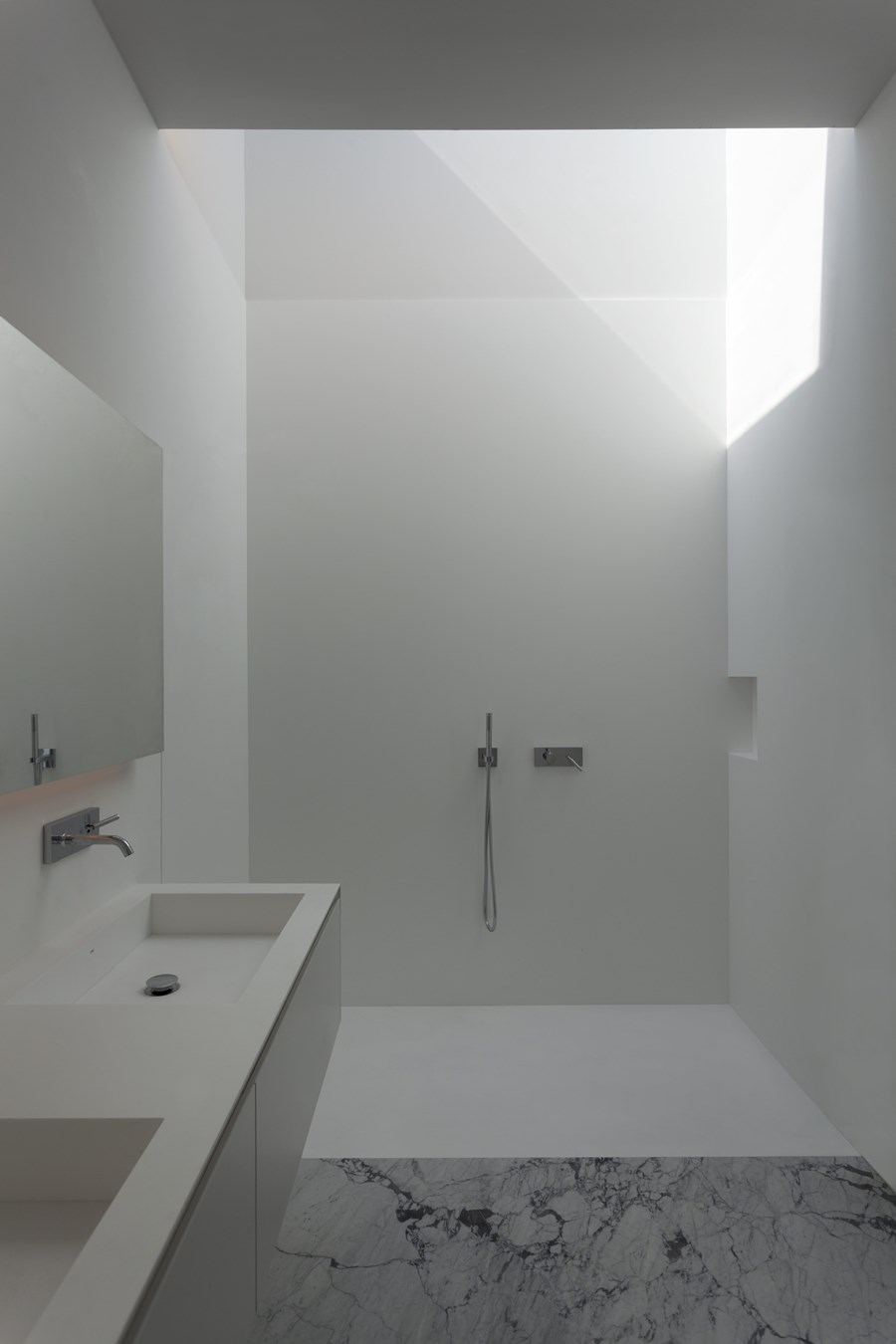 Aluminium House by Fran Silvestre Arquitectos 13