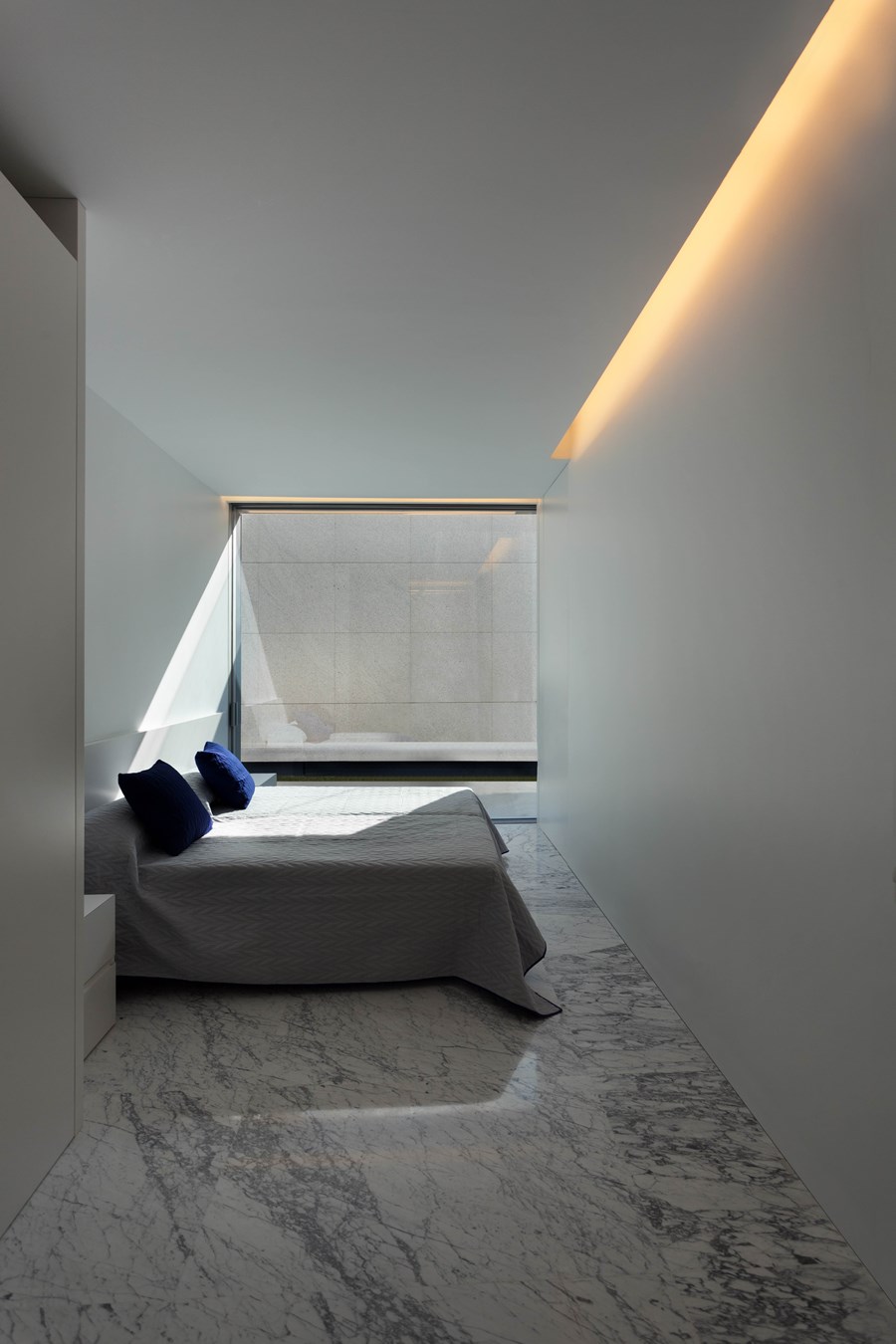 Aluminium House by Fran Silvestre Arquitectos 17