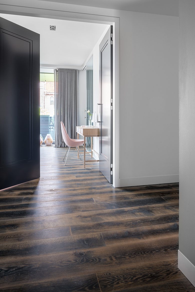 Amsterdam Apartment by Dennebos Flooring 04