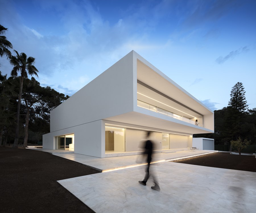 House between the pine forest by Fran Silvestre Arquitectos 03