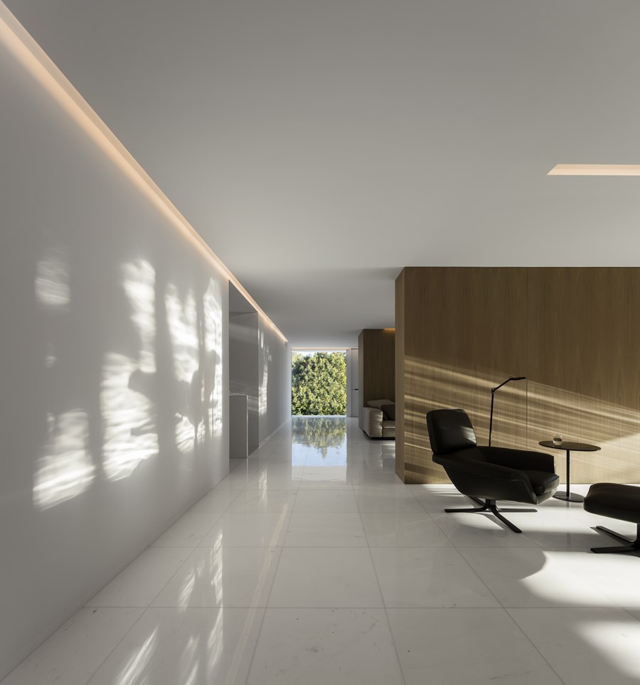 House between the pine forest by Fran Silvestre Arquitectos 32
