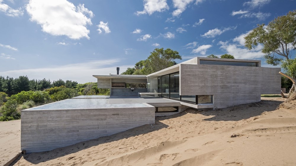 House in the Dune by Luciano Kruk