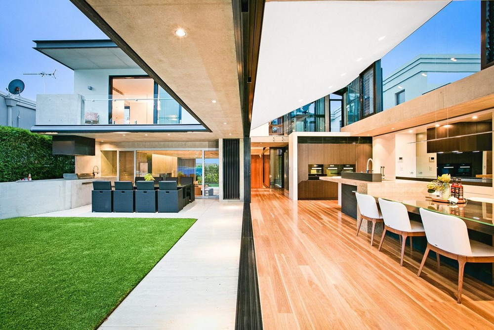 Burraneer Bay House by Geoform Design Architects