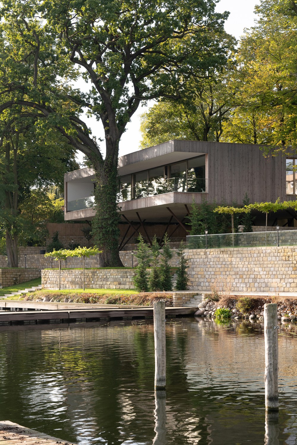 Haus am See by Carlos Zwick Architekten BDA