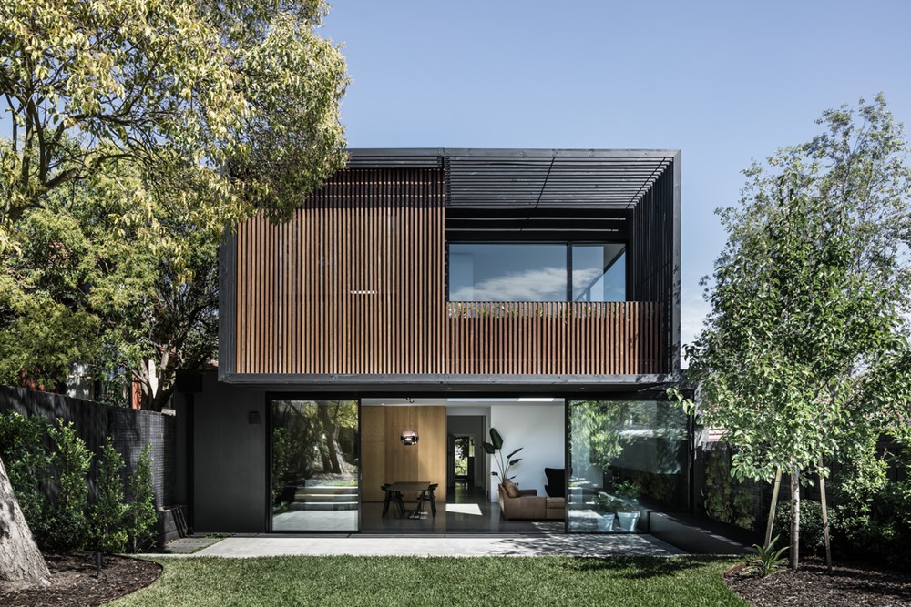 Black House by Mitsuori Architects
