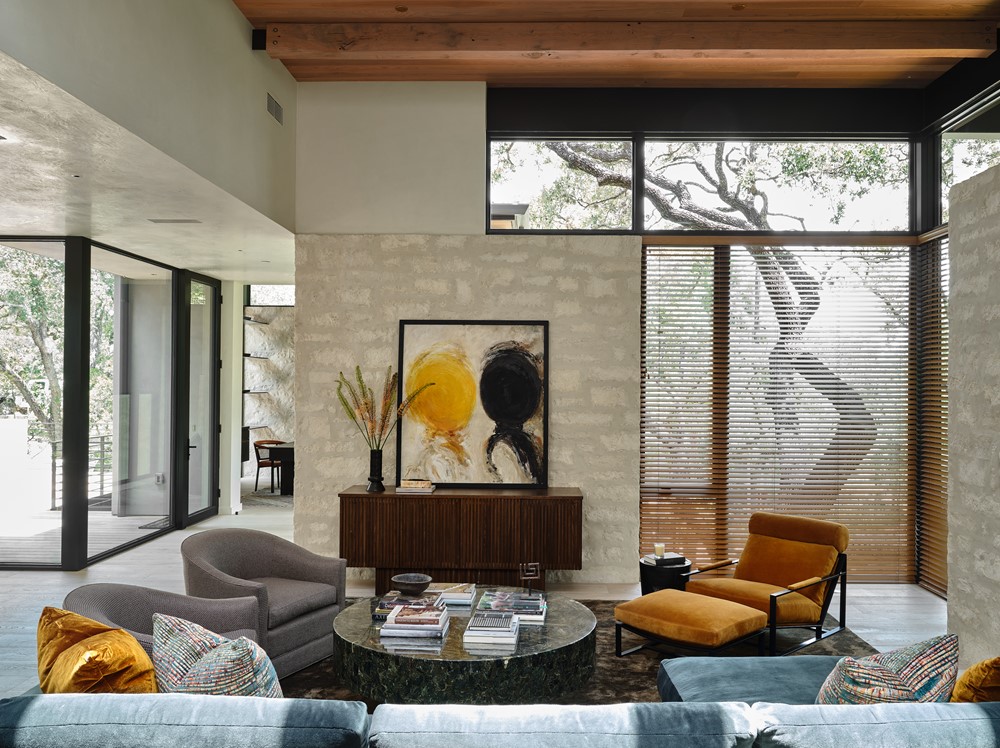 A modern treehouse features Japanese minimalism in the heart of Austin, TX